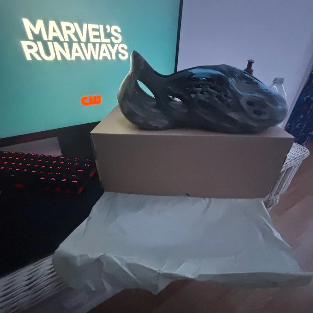 VR Headset with Black Design